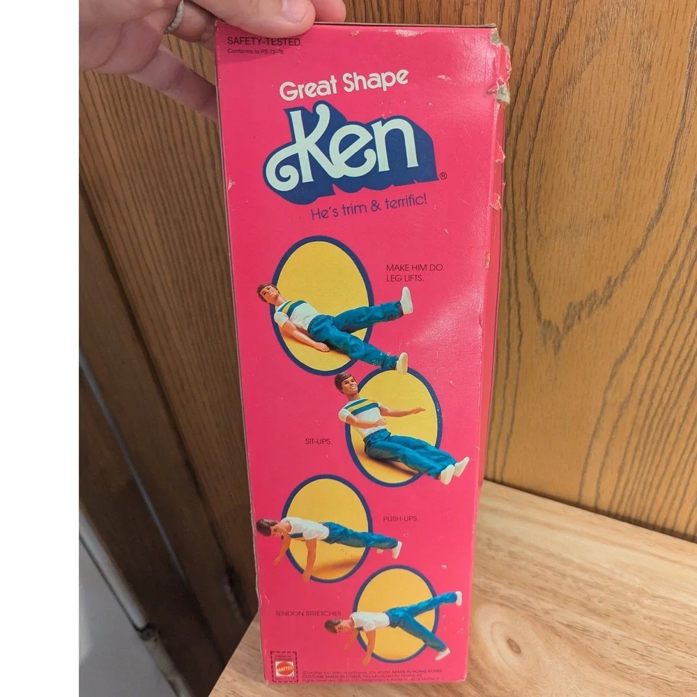 NIB Vintage 1983 Mattel Great Shape Ken Doll 7318 Workout Clothes Bag Collect